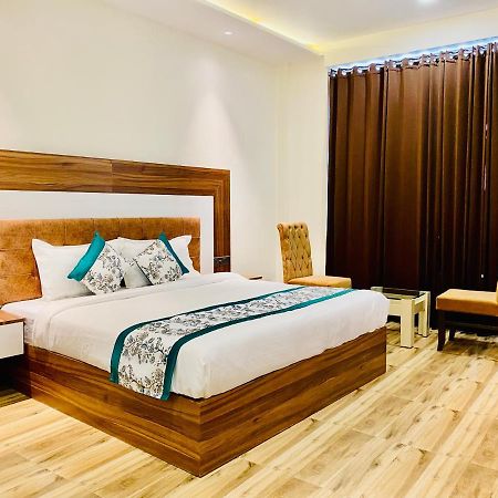 אמריצר Hotel White House By An Hotels - Walking Distance From Golden Temple מראה חיצוני תמונה