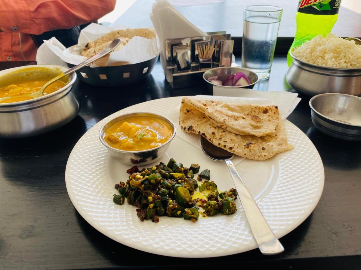 אמריצר Hotel White House By An Hotels - Walking Distance From Golden Temple מראה חיצוני תמונה