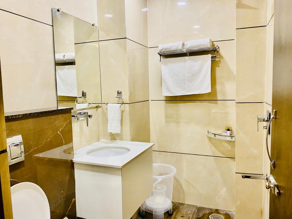 אמריצר Hotel White House By An Hotels - Walking Distance From Golden Temple מראה חיצוני תמונה
