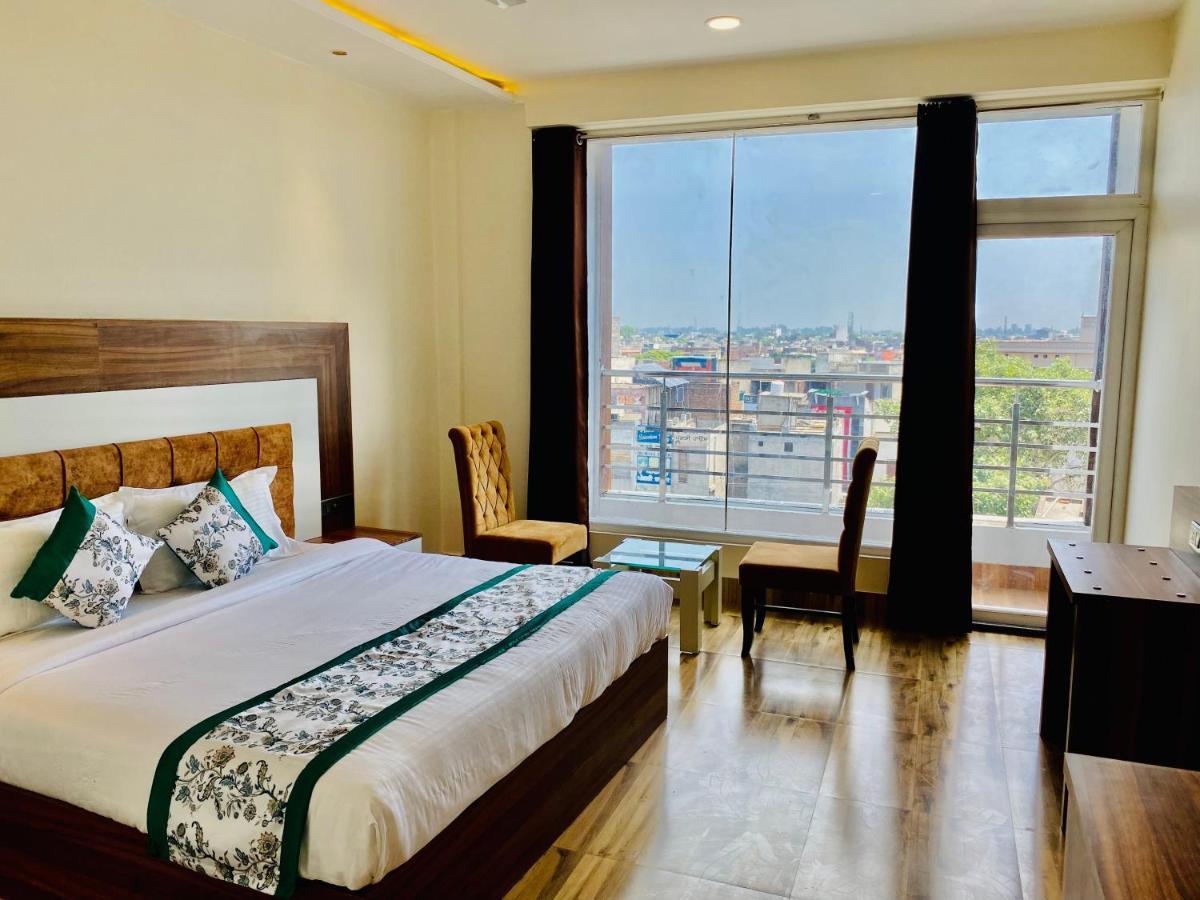 אמריצר Hotel White House By An Hotels - Walking Distance From Golden Temple מראה חיצוני תמונה