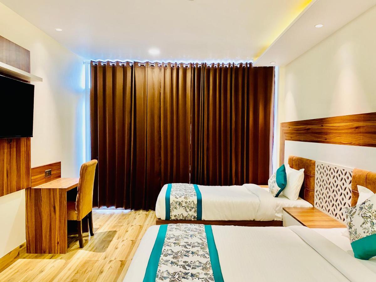אמריצר Hotel White House By An Hotels - Walking Distance From Golden Temple מראה חיצוני תמונה