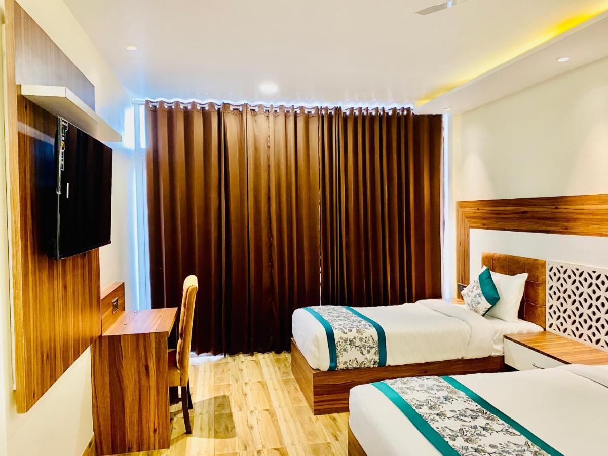 אמריצר Hotel White House By An Hotels - Walking Distance From Golden Temple מראה חיצוני תמונה