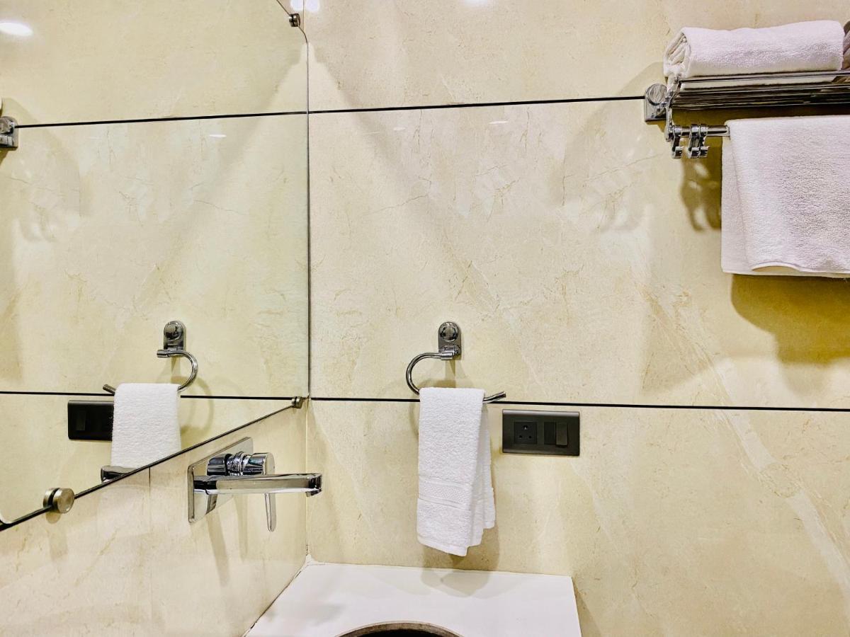 אמריצר Hotel White House By An Hotels - Walking Distance From Golden Temple מראה חיצוני תמונה