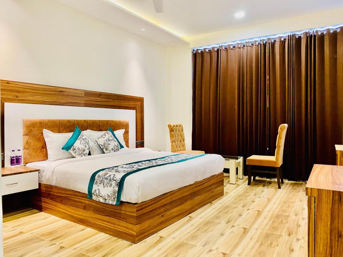 אמריצר Hotel White House By An Hotels - Walking Distance From Golden Temple מראה חיצוני תמונה
