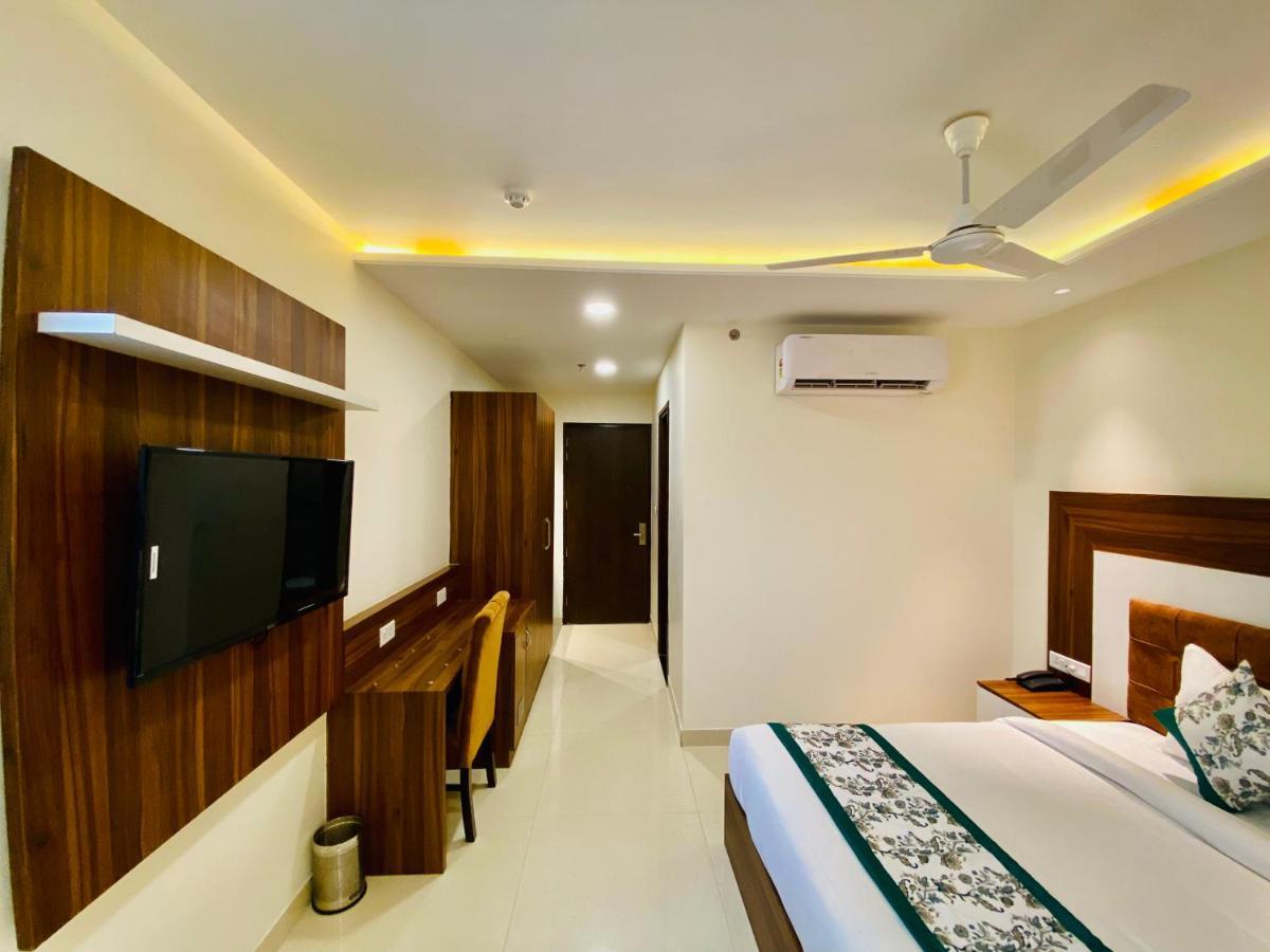 אמריצר Hotel White House By An Hotels - Walking Distance From Golden Temple מראה חיצוני תמונה