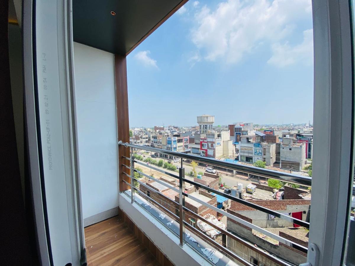 אמריצר Hotel White House By An Hotels - Walking Distance From Golden Temple מראה חיצוני תמונה