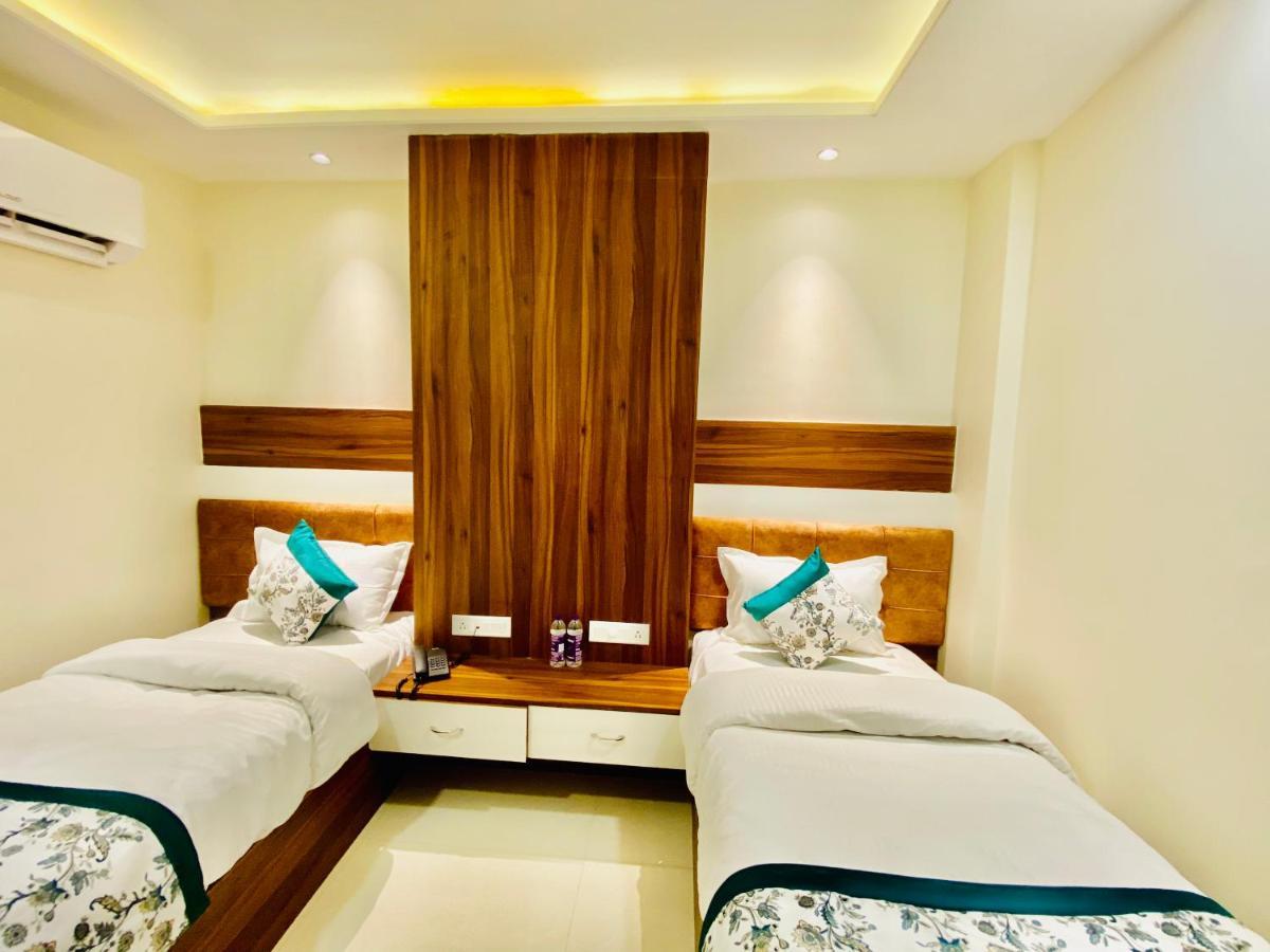 אמריצר Hotel White House By An Hotels - Walking Distance From Golden Temple מראה חיצוני תמונה