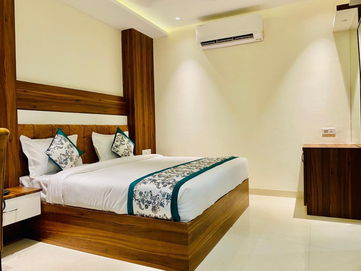 אמריצר Hotel White House By An Hotels - Walking Distance From Golden Temple מראה חיצוני תמונה