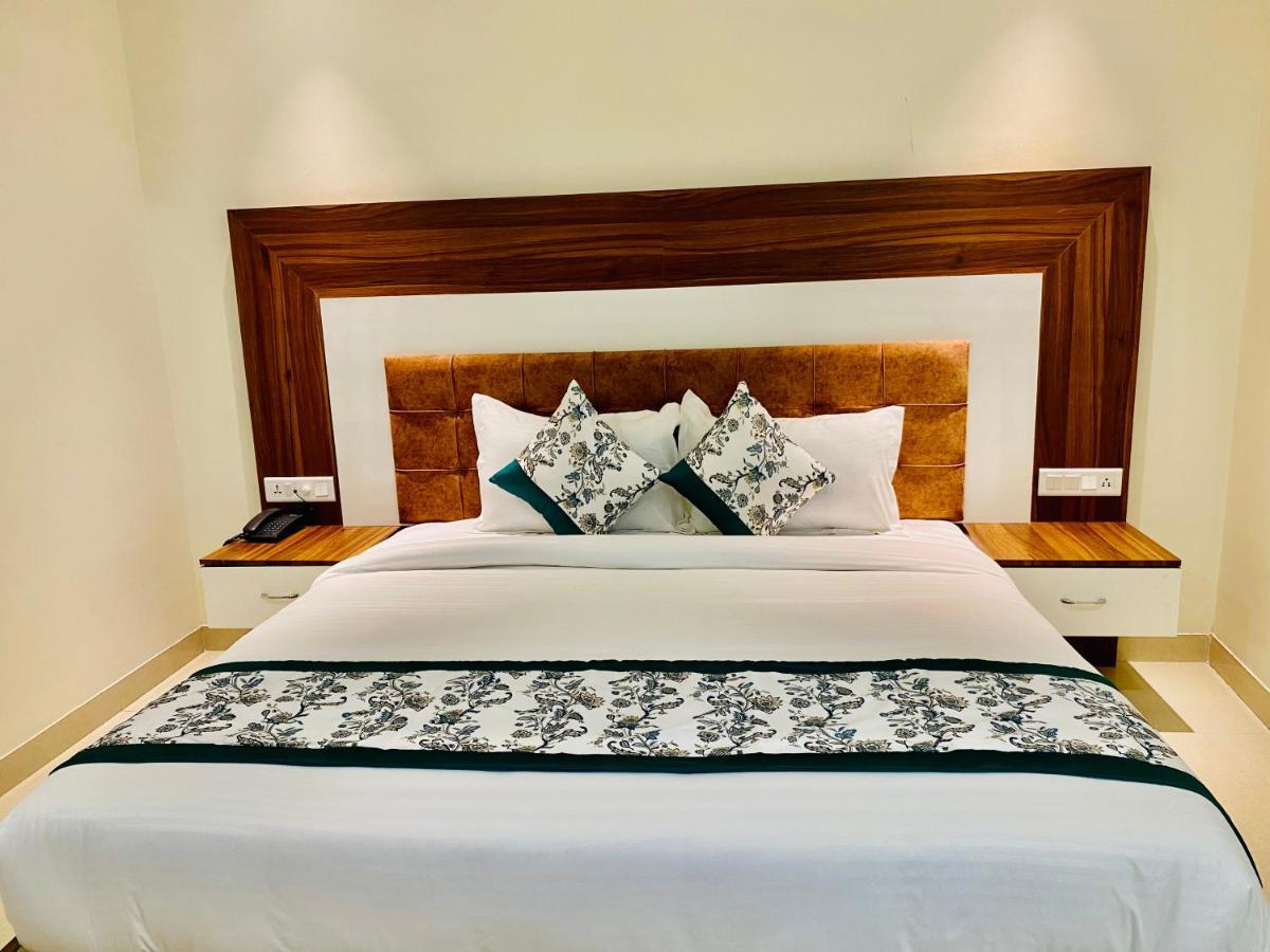 אמריצר Hotel White House By An Hotels - Walking Distance From Golden Temple מראה חיצוני תמונה