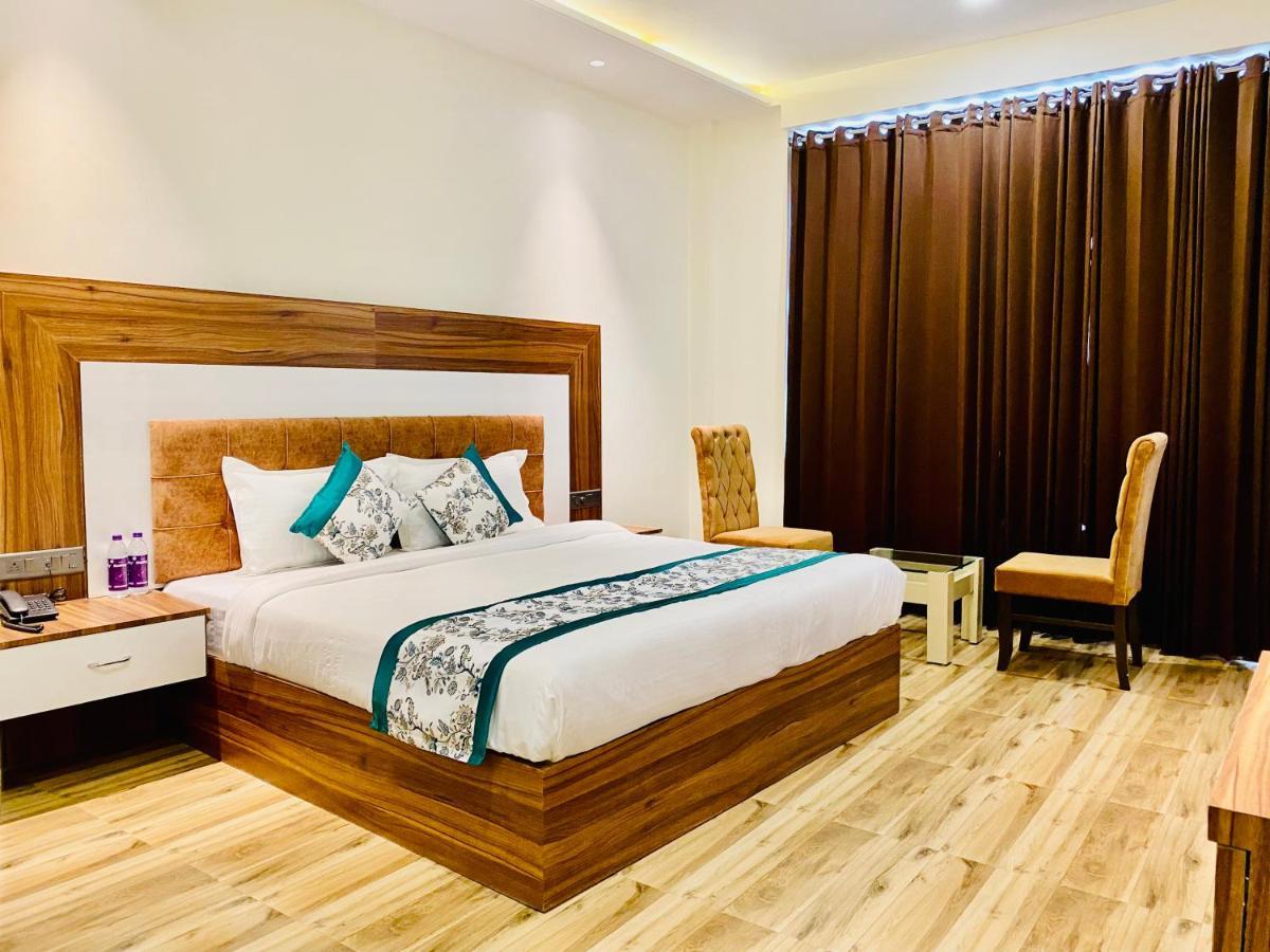 אמריצר Hotel White House By An Hotels - Walking Distance From Golden Temple מראה חיצוני תמונה