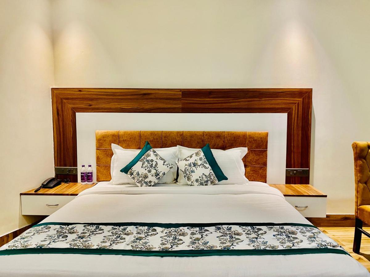 אמריצר Hotel White House By An Hotels - Walking Distance From Golden Temple מראה חיצוני תמונה