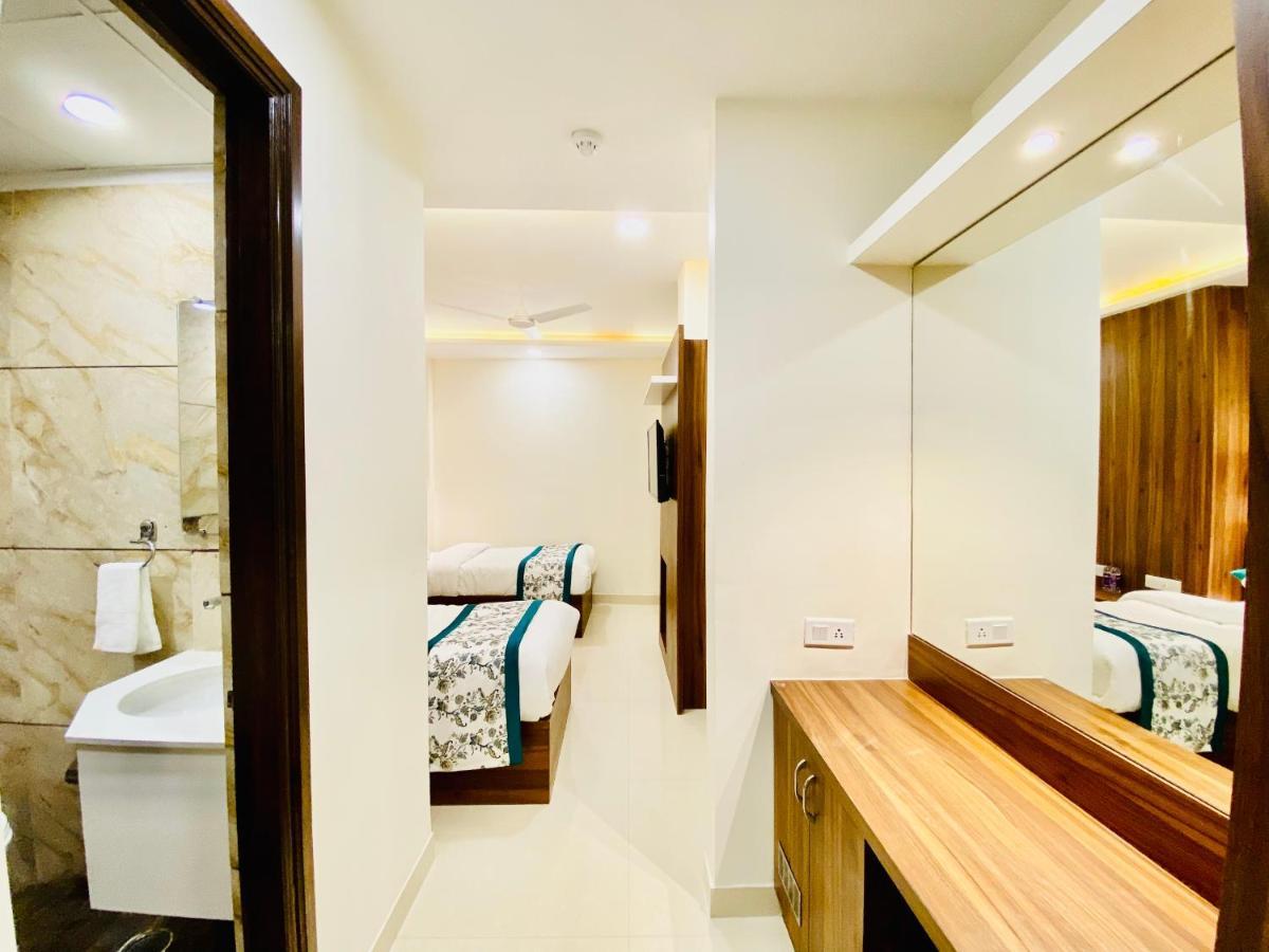 אמריצר Hotel White House By An Hotels - Walking Distance From Golden Temple מראה חיצוני תמונה