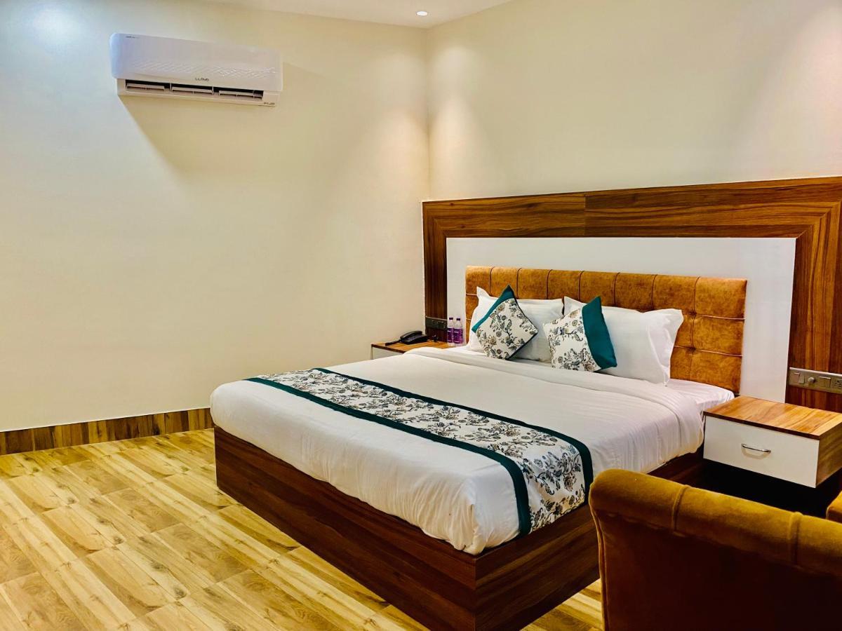 אמריצר Hotel White House By An Hotels - Walking Distance From Golden Temple מראה חיצוני תמונה