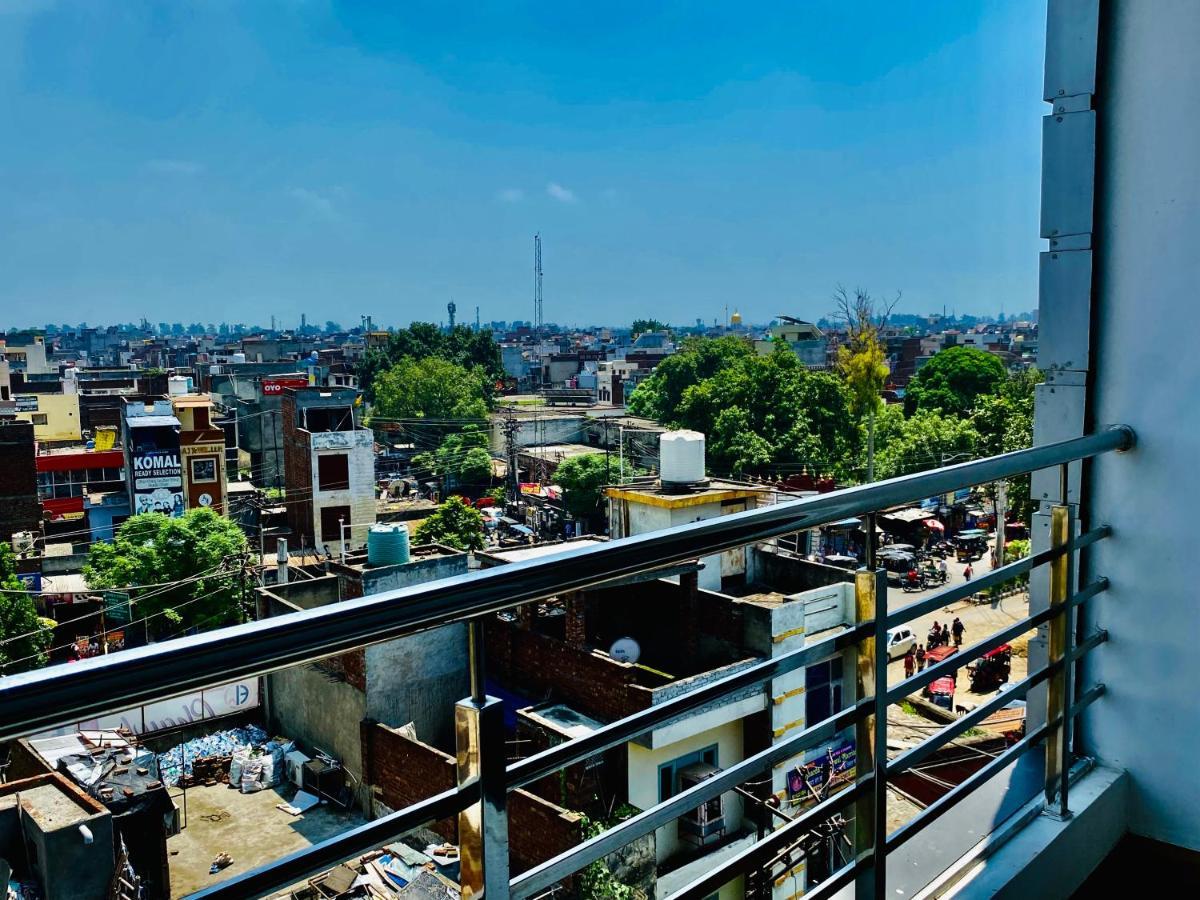 אמריצר Hotel White House By An Hotels - Walking Distance From Golden Temple מראה חיצוני תמונה